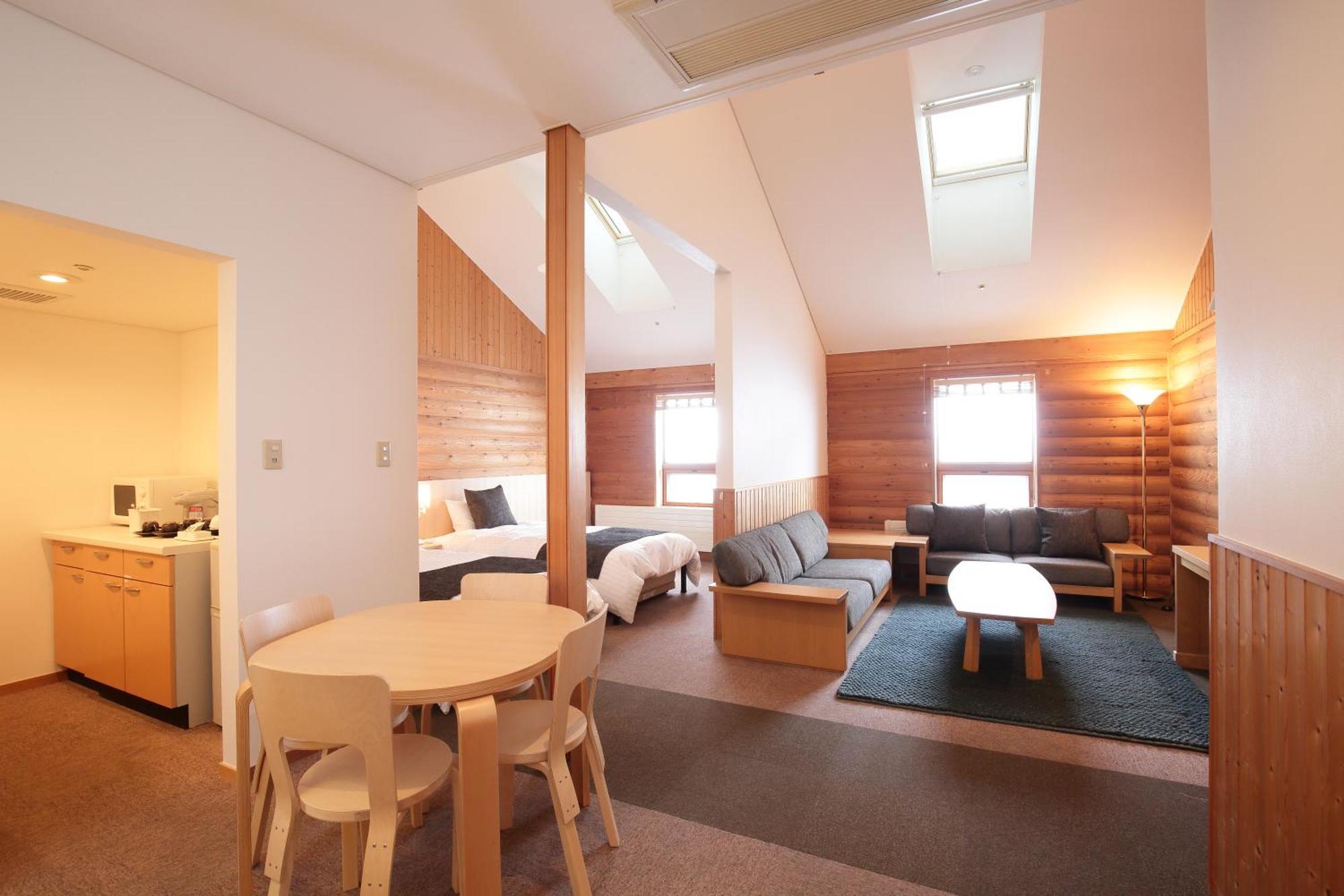Log Hotel The Maple Lodge Iwamizawa Exterior photo