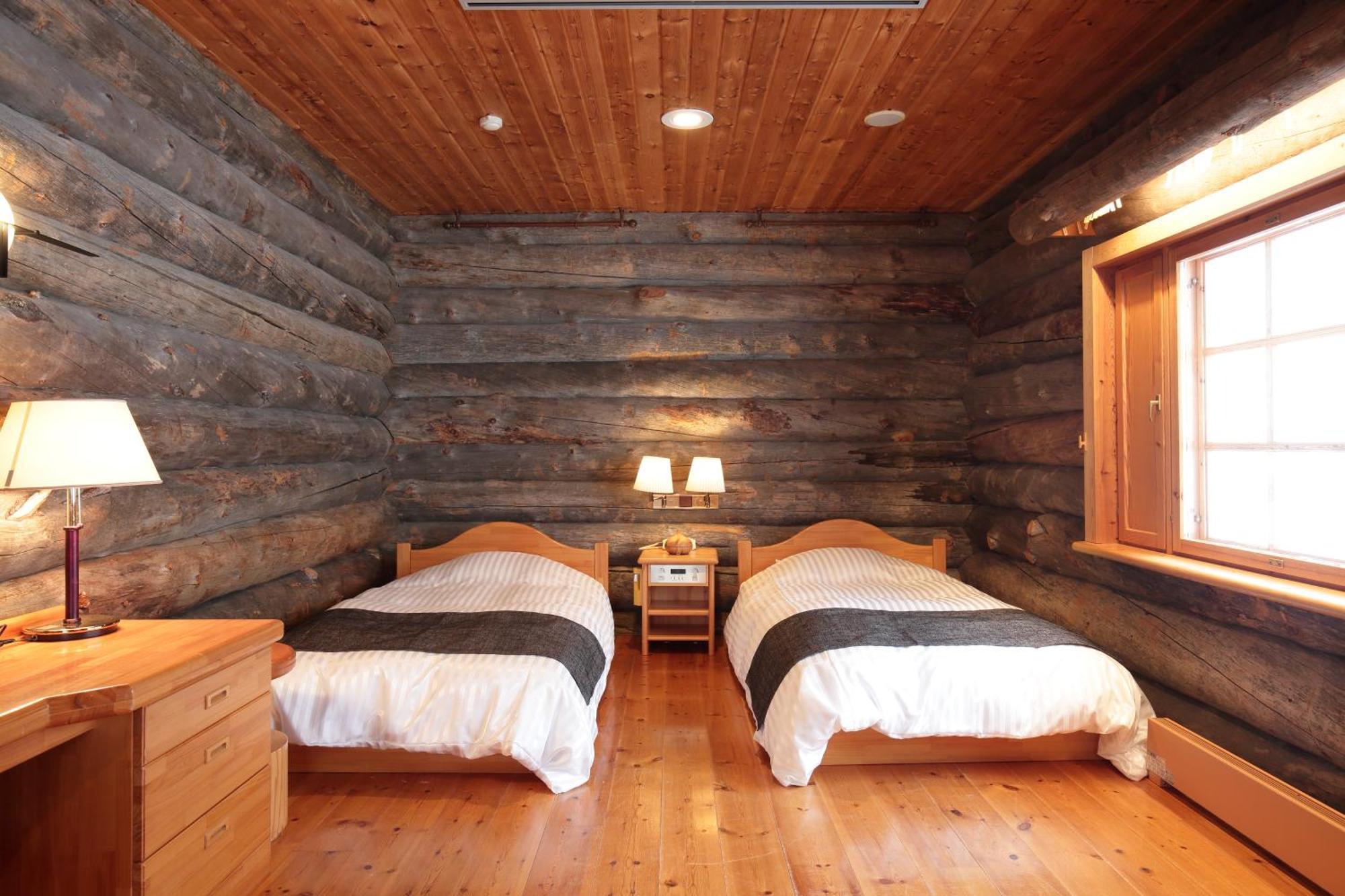 Log Hotel The Maple Lodge Iwamizawa Exterior photo