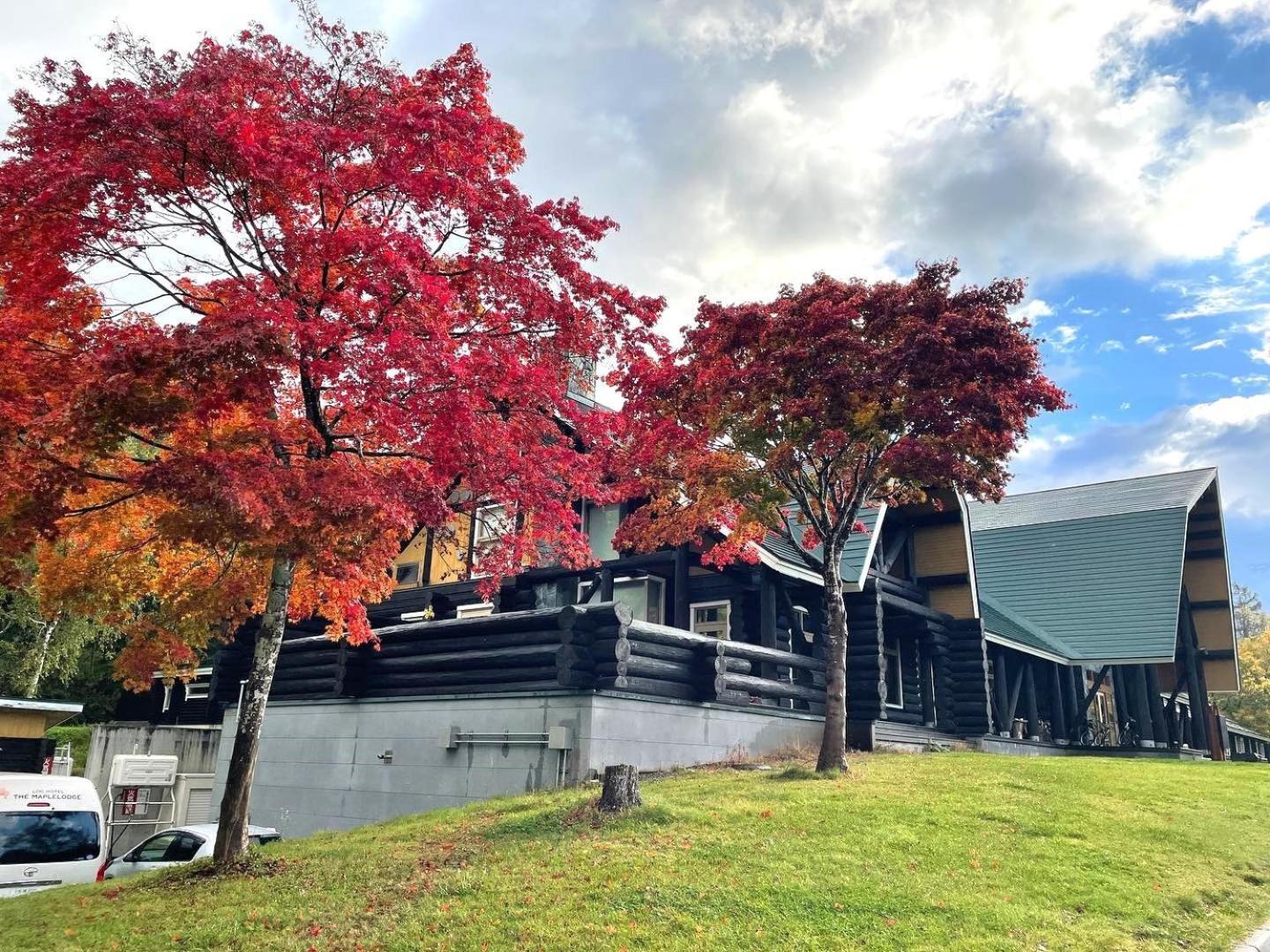 Log Hotel The Maple Lodge Iwamizawa Exterior photo