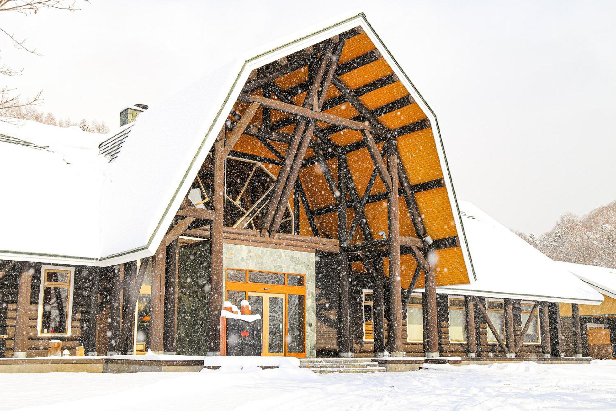 Log Hotel The Maple Lodge Iwamizawa Exterior photo